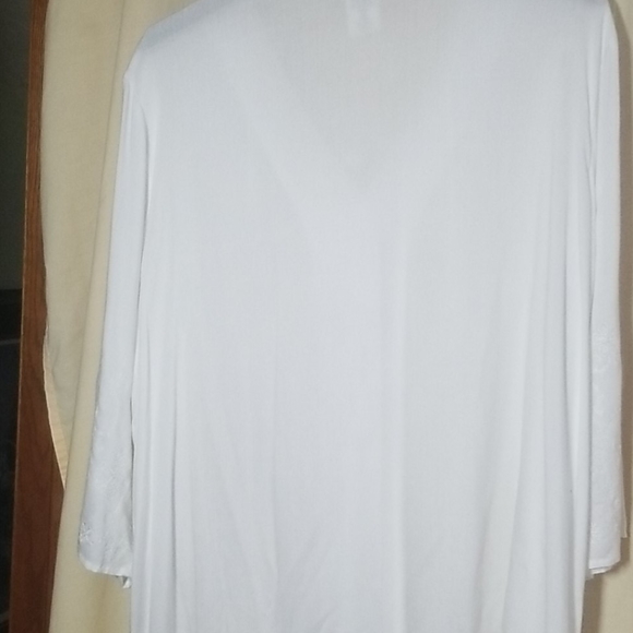 BLAIR XL WHITE  BUTTON  DOWN BLOUSE WITH EMBROIDER - Picture 5 of 5